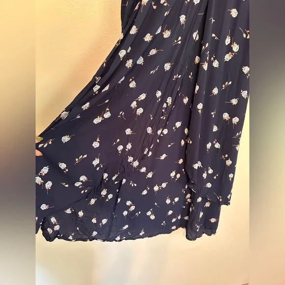 Christy Dawn Bergen Wrap Dress in Midnight Rose Navy Size Large - Picture 5 of 7